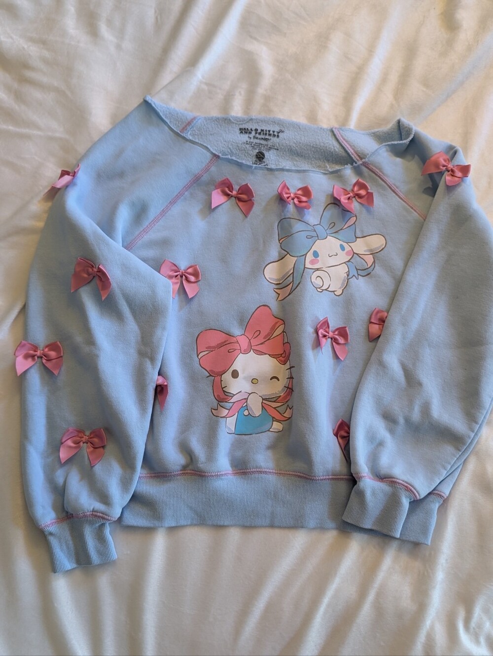 Hello Kitty Cinnamaroll Bow Embellished Off The Shoulders Round Neck Long Sleeve